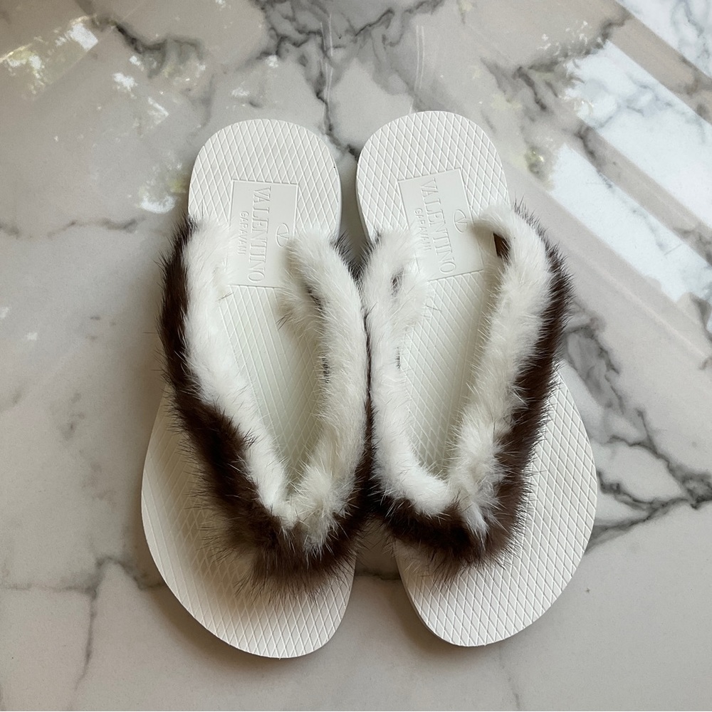 Valentino Garavani mink fur flip flops. Size 36.